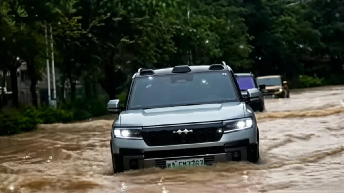 En Chine, des propriétaires de BYD bravent les inondations à cause du marketing de la marque