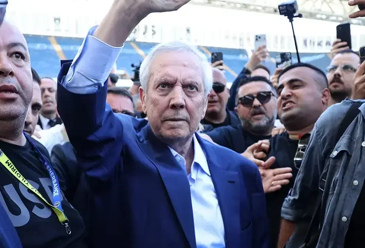 SON DAKİKA | Fenerbahçe, yeni teknik direktörü için saat verdi