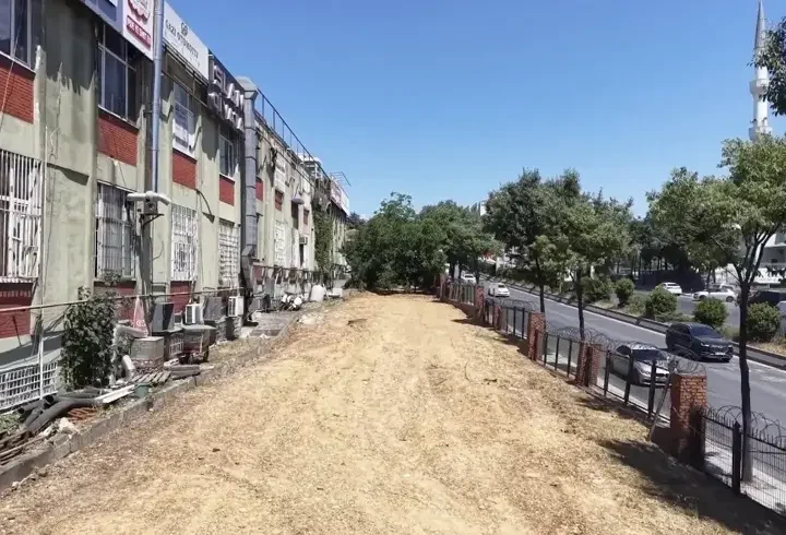 Başakşehir'de otopark için ağaçlar kesildi iddiası