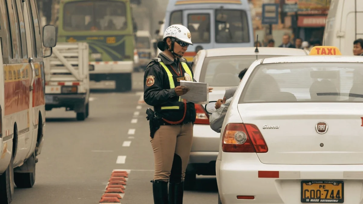 Delincuentes estafan con supuestas papeletas a conductores: así es su modus operandi