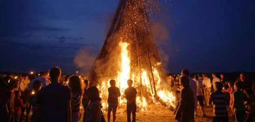Sommersonnenwende: Wie Rechtsextreme die Mittsommer-Feste für ihre Zwecke nutzen