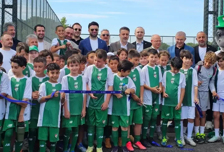 Bursaspor Özlüce Tesisleri’nin yeni sahaları törenle açıldı