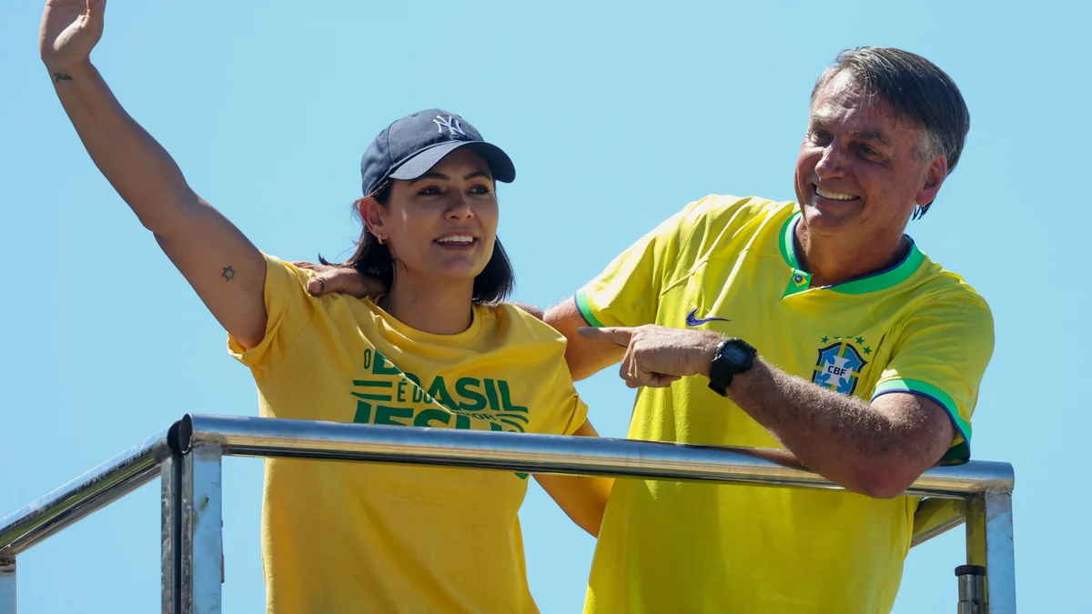 La esposa de Bolsonaro agrava la crisis en la ultraderecha brasileña al dejar su cargo en el partido