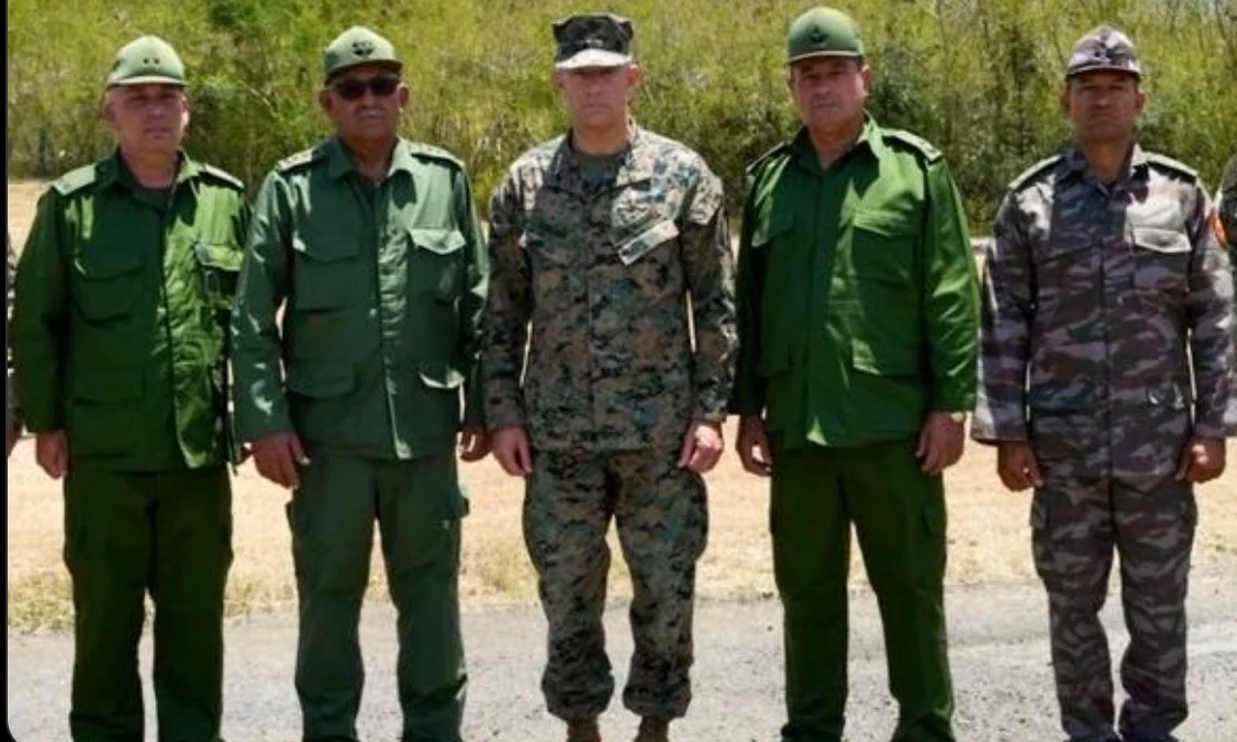 Cumbre militar cubanoamericana en la base de Guantánamo