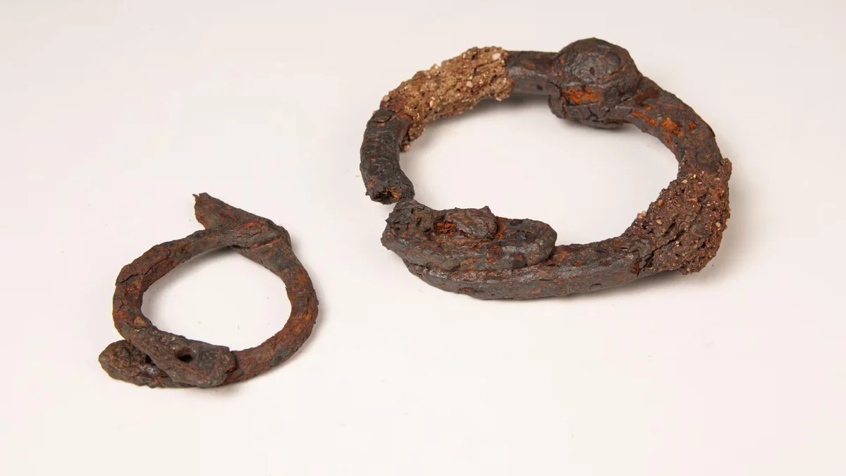 Grilletes de hierro hallados en Francia revelan la esclavitud entre los galos hace 2.300 años