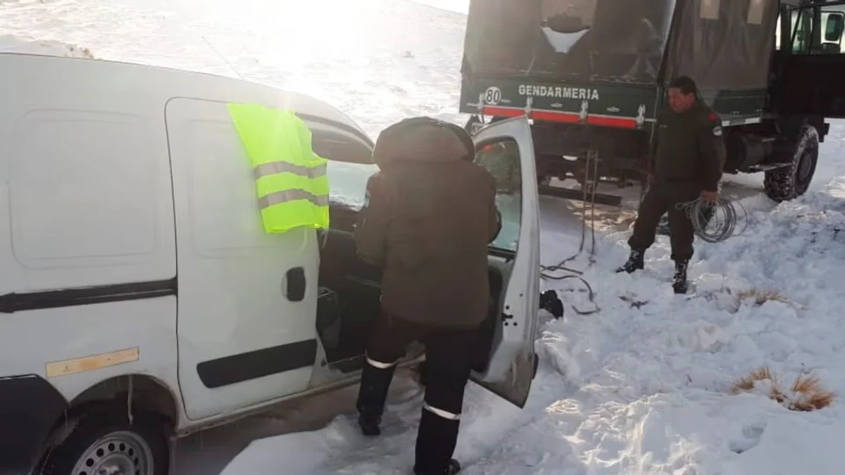 Rescataron a más de 20 personas que habían quedado atrapadas en la nieve durante el temporal en Mendoza