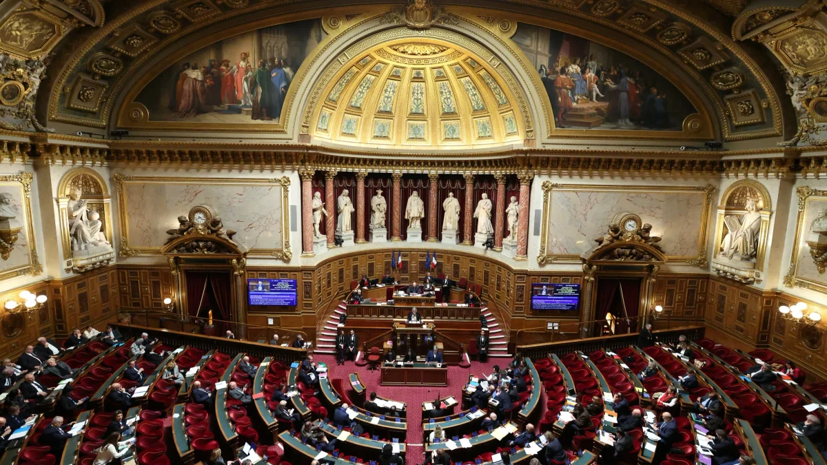 «La mort peut attendre» : le Sénat rejette une nouvelle fois la loi sur l’aide à mourir