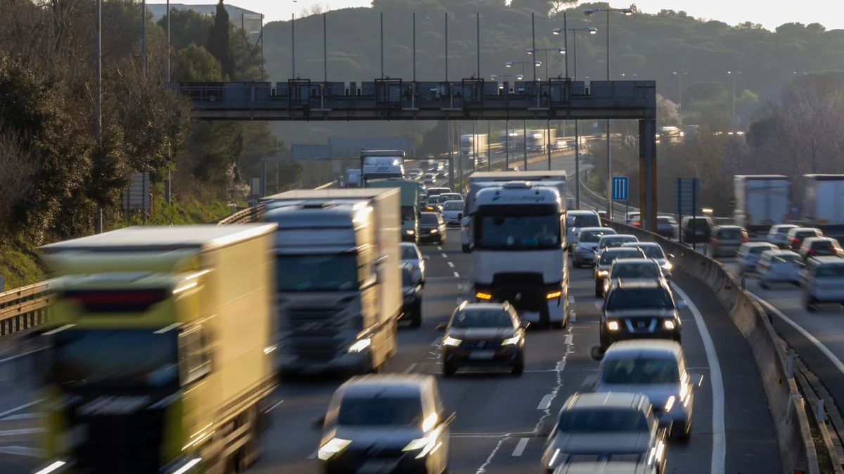 El mal estado y la congestión en las autopistas reabren el debate sobre recuperar los peajes en Cataluña