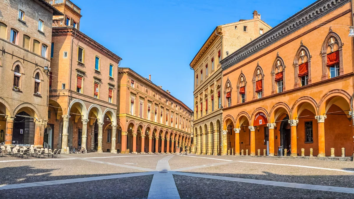 La ciudad italiana perfecta para ver en verano: 40 kilómetros de soportales y calles ideales para mayores de 60 años