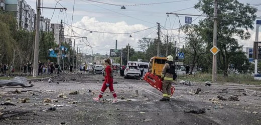Russland greift Bushaltestelle in Sumy mit Gleitbombe an