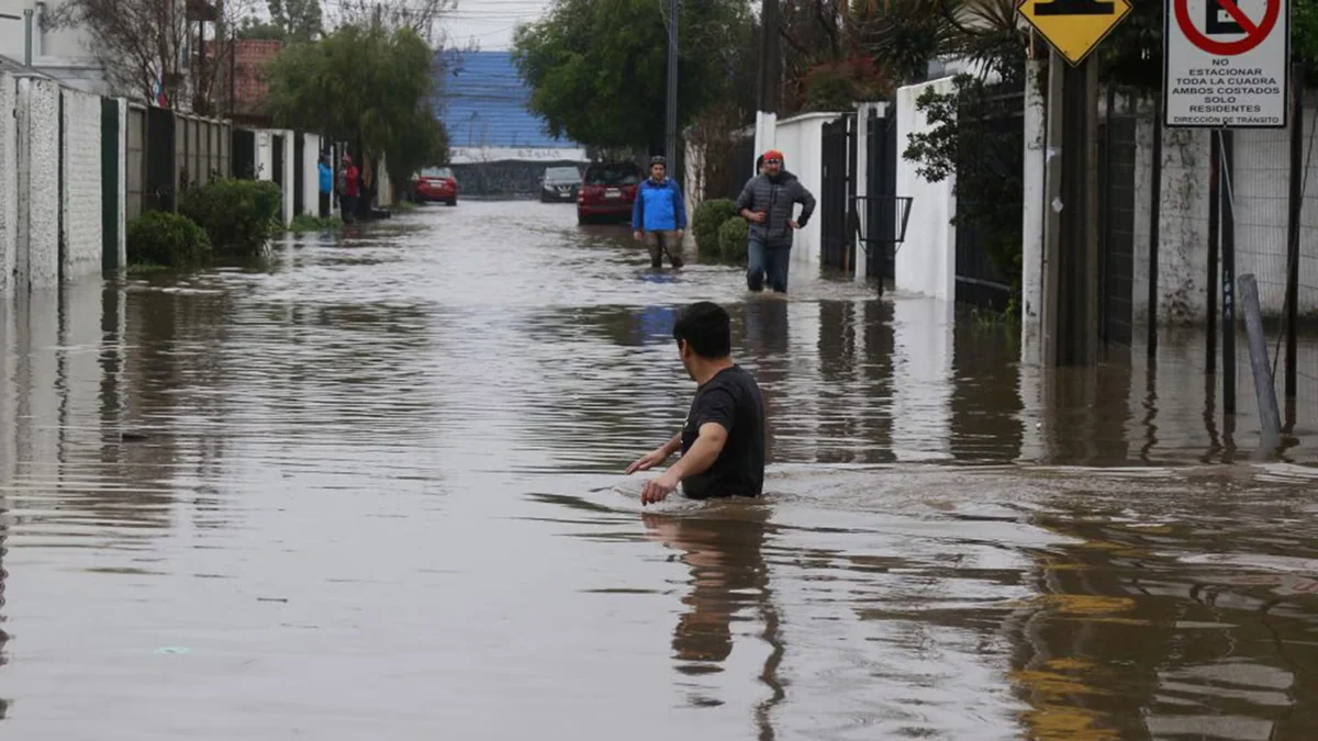 Chile declaró el estado de catástrofe tras un temporal que dejó al menos 10 muertos y más de 1.100 viviendas destruidas