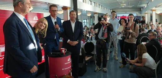 »Spargelfahrt« der SPD: Noch bevor das Schiff ablegt, setzt Markus Söder das Zeichen