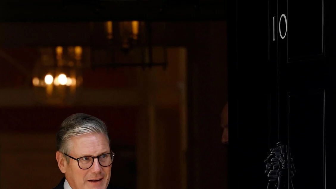 Starmer promette il riavvicinamento all'Ue per salvare una poltrona già persa