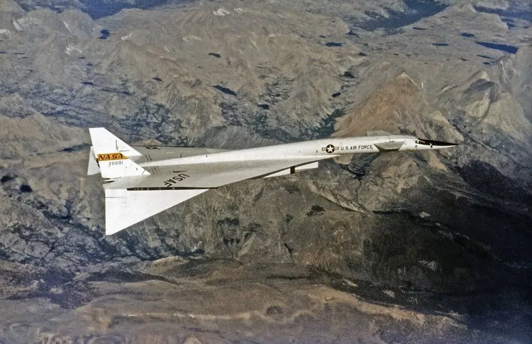 XB-70 Valkyrie: самолет, изменивший сверхзвуковую авиацию и разбившийся ради красивого кадра