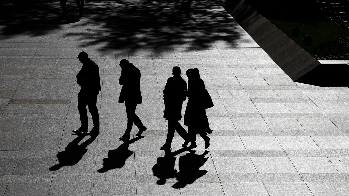 El coste oculto de las reformas del Gobierno: el riesgo de coger una baja aumenta un 40% entre los funcionarios y un 30% entre los temporales convertidos a fijos