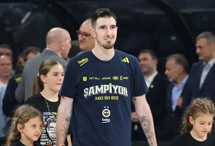 Nando De Colo, parkelere veda etti