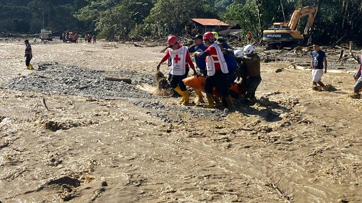 Aluvión en Ecuador: ya son seis los muertos, mientras continúa la búsqueda de la gobernadora desaparecida