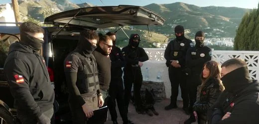 Wohnungskrise in Spanien: Rausschmeißer vs. Hausbesetzer - SPIEGEL TV für Arte Re