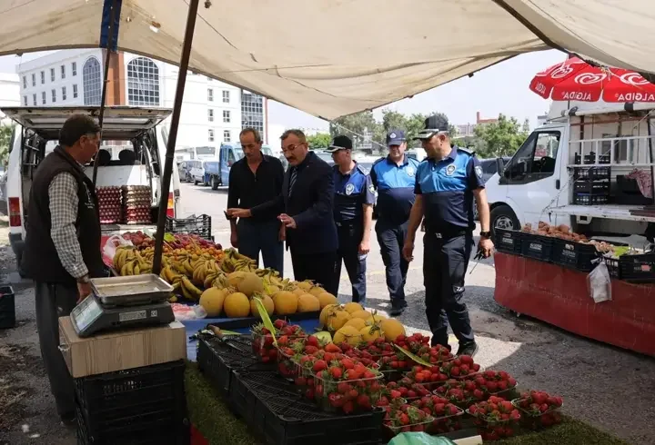 Akdeniz zabıtasından pazarlarda denetim