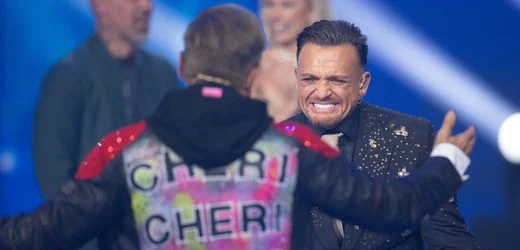 Menowin Fröhlich gewinnt »Deutschland sucht den Superstar«: Auf den Knien, Dieter Bohlen im Arm