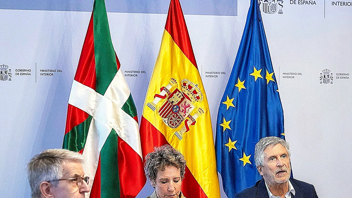 País Vasco logra la "participación" de su policía en las expulsiones de inmigrantes que Cataluña ansía