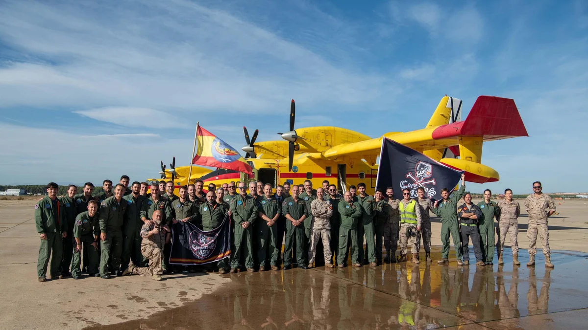 Cien toneladas en cuatro horas: así combate el fuego el Ejército del Aire