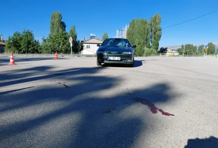 Seydişehir'de otomobilin yaya çarptığı kazada 2 kişi yaralandı