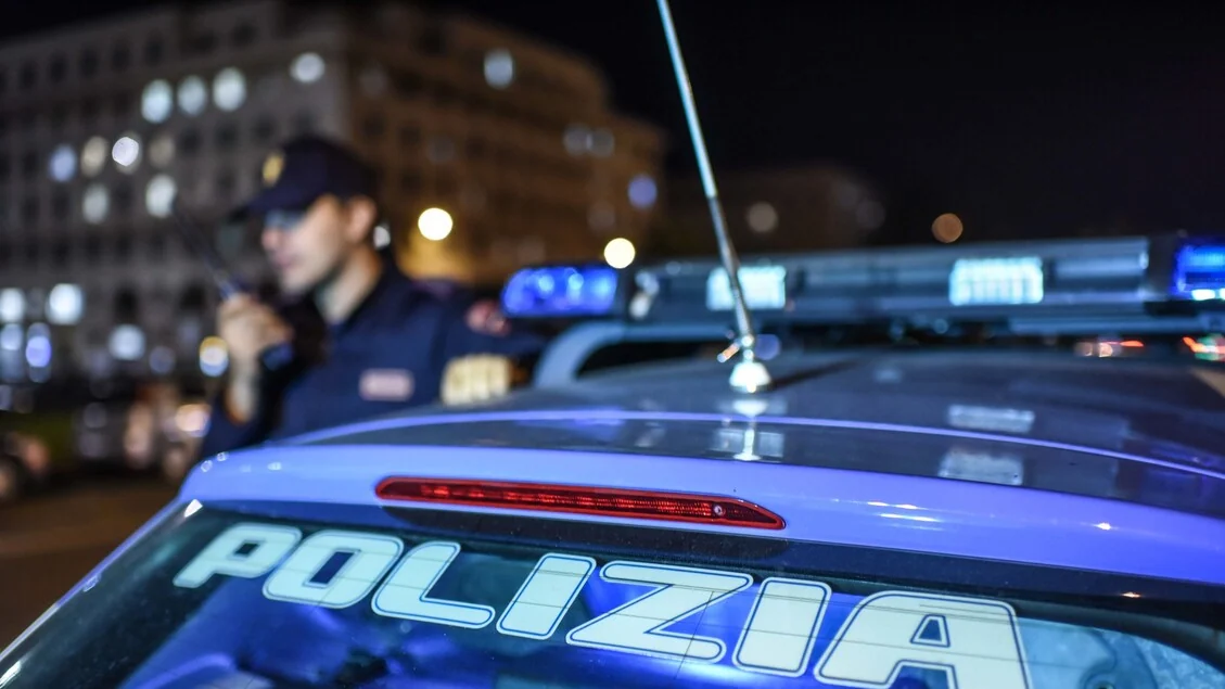 Picchia selvaggiamente la compagna e le frattura il naso, arrestato
