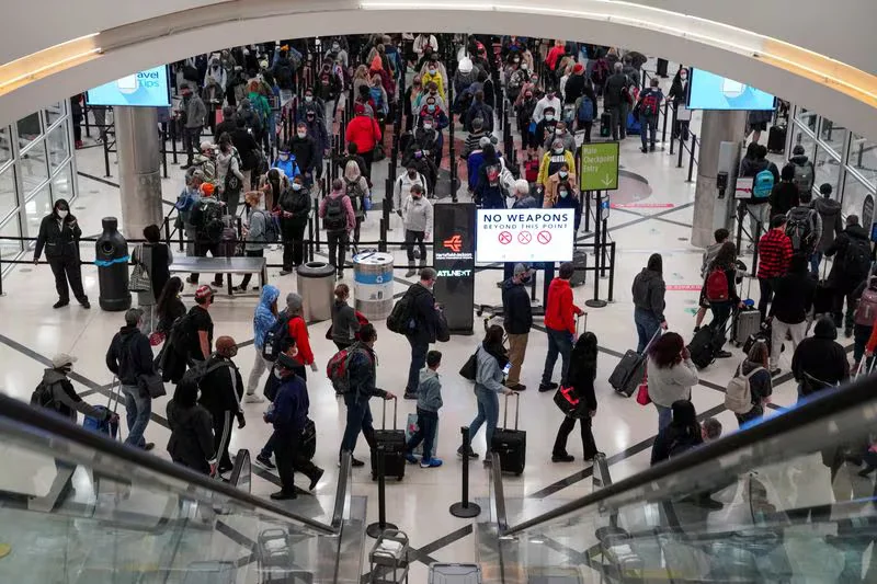El aeropuerto de Atlanta está preparado para recibir multitudes durante el período de viajes por el Día de la Independencia