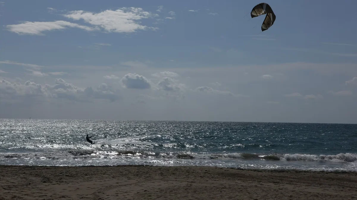 La playa de Cataluña que se gana a las familias este verano, con un paseo marítimo largo y lleno de planes