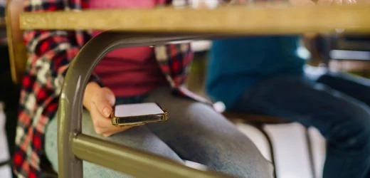 Künstliche Intelligenz in Schulen: Warum Schule weniger abfragen und mehr zuhören sollte