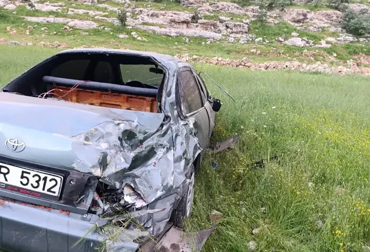 Mardin’de tarlaya uçan otomobilin sürücüsü yaralandı