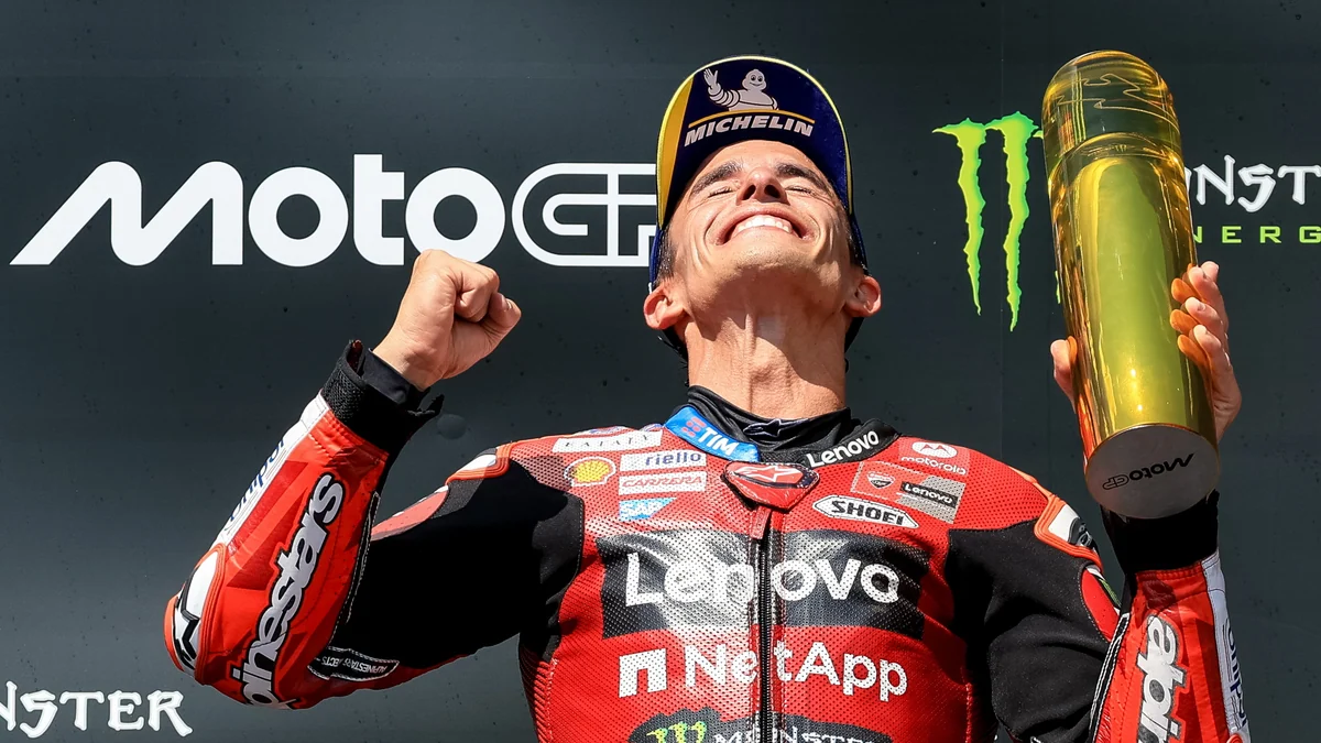 Marc Márquez lo da todo para ganar en Brno y acecha a Bezzecchi
