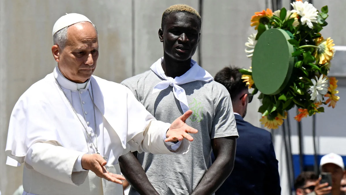 Sánchez exprime al máximo la imagen con un Papa proinmigración en medio de la presión por los escándalos