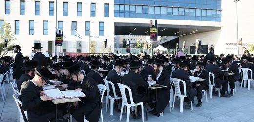 Israel: Parlament stärkt Stellung von Ultraorthodoxen mit neuem Gesetz