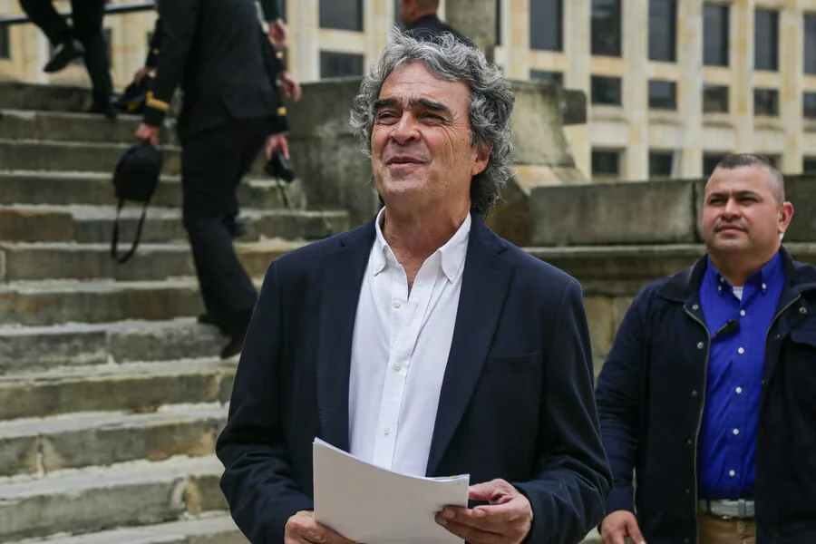 Sergio Fajardo dio a conocer sus 10 condiciones para que Abelardo de la Espriella e Iván Cepeda se disputen su millón de votos