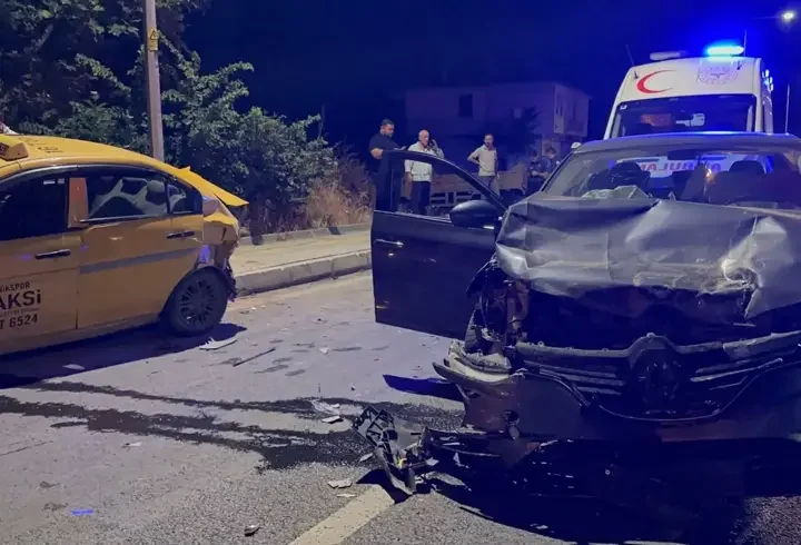 Alkollü sürücünün kullandığı otomobil, taksiye çarptı: 1 yaralı