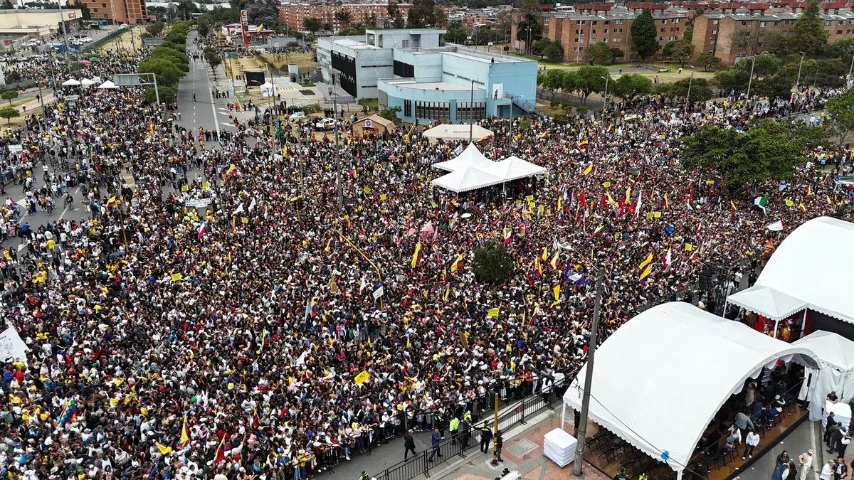 Desfile del 20 de julio en Bogotá registró fallas de logística: periodistas denunciaron agresiones