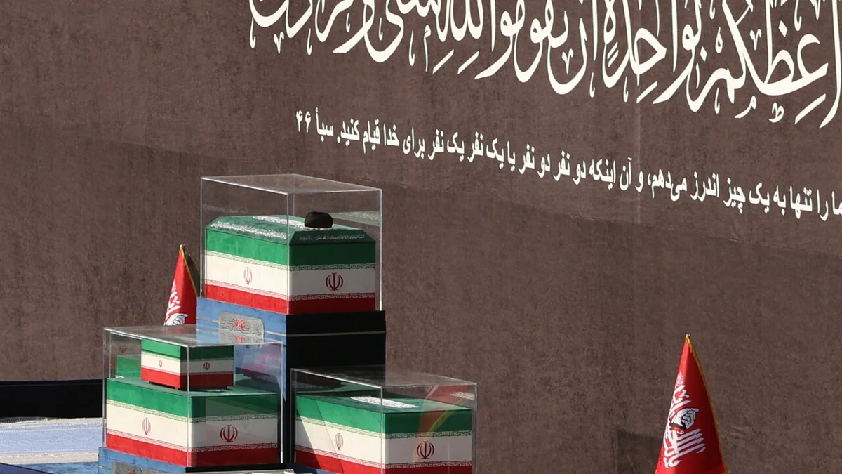 Gli iraniani piangono il loro martire, 'ci vendicheremo'