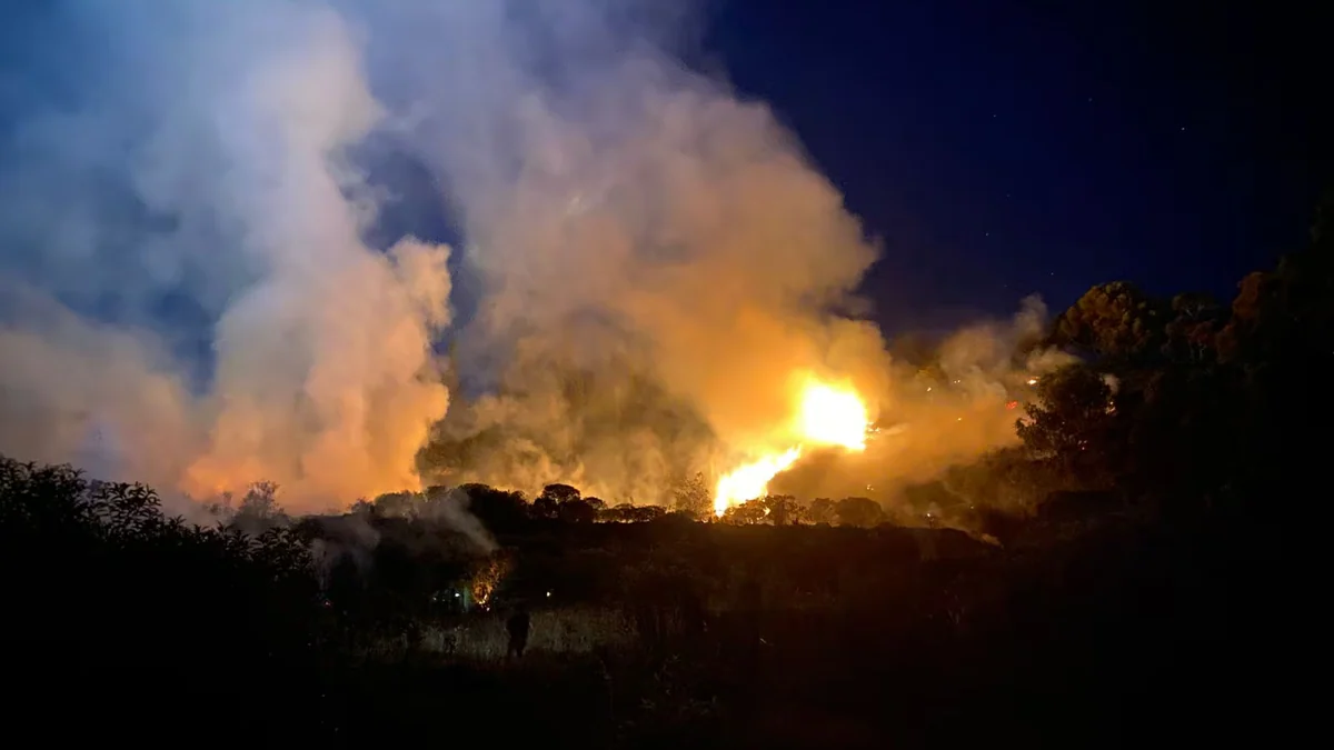 Incendio forestal en Soacha obligó a evacuar conjuntos residenciales: alcalde confirmó que la emergencia fue controlada