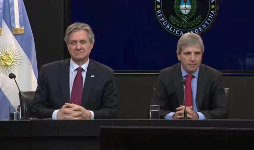 Mora récord: Caputo aseguró que bancos privados están rescatando a sus clientes con préstamos al 25% anual