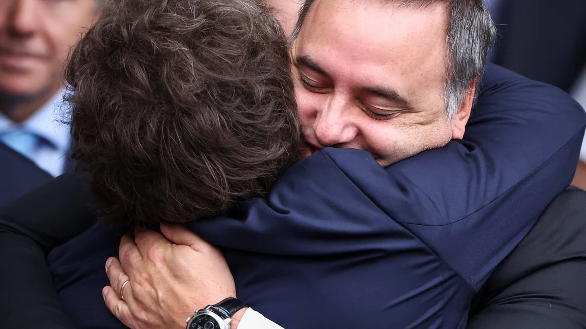 “Evasor, no corrupto”: Milei compra las explicaciones de Adorni mientras el Gabinete espera una renuncia