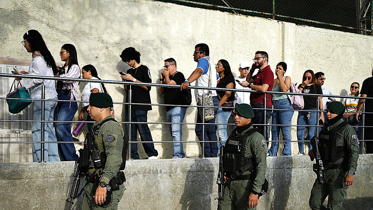 Una Colombia muy polarizada elige en las urnas al sustituto de Gustavo Petro
