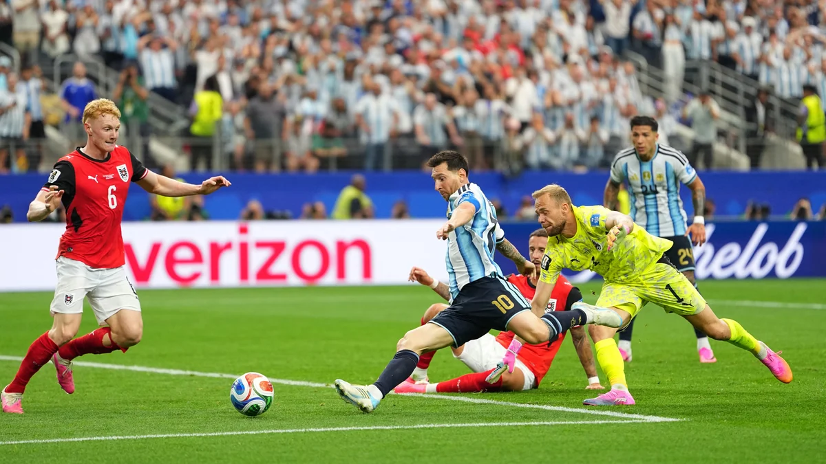 Leo Messi golea paseándose en el Mundial