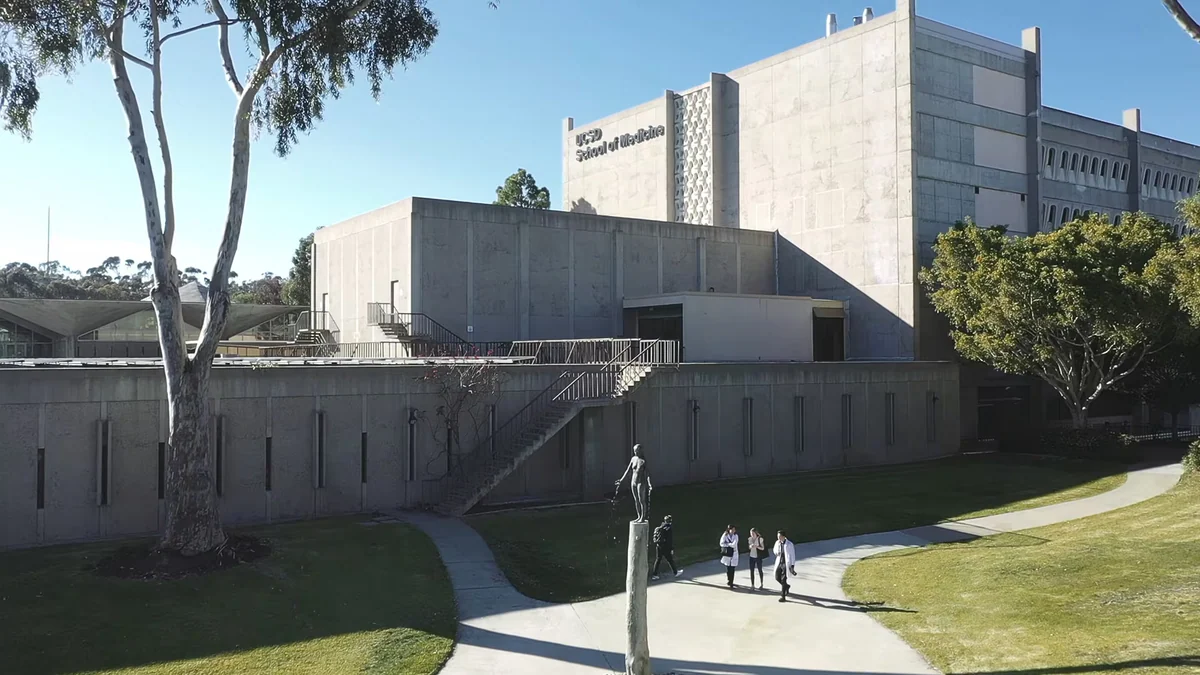 El Departamento de Justicia de EE. UU. acusa a UC San Diego de favorecer a los aspirantes negros e hispanos