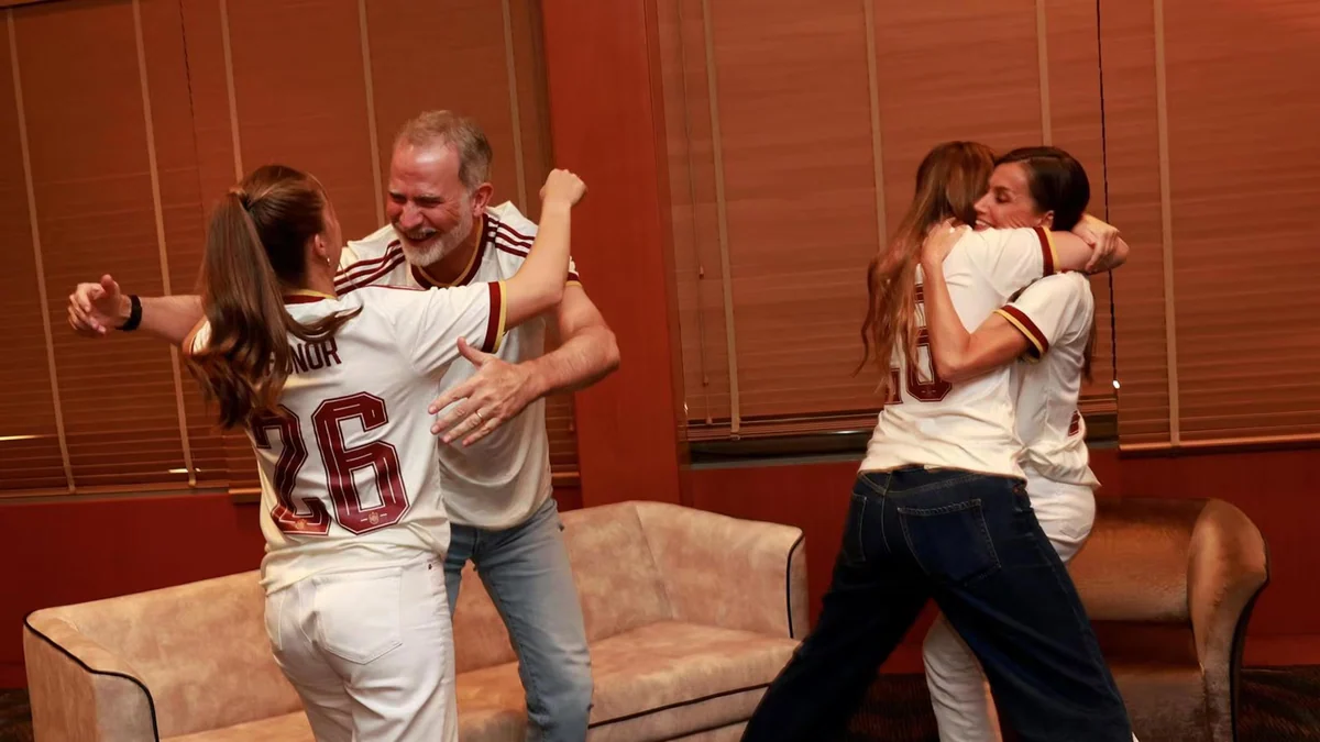 Los Reyes, la Princesa Leonor y la Infanta Sofía celebran eufóricos el pase de España a la final del Mundial