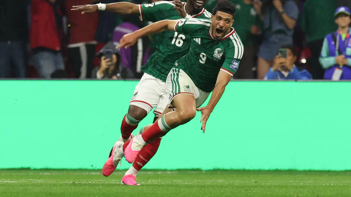 Julián Quiñones, Gil Mora y Raúl Jiménez son homenajeados en mural de Ensenada tras el Mundial 2026