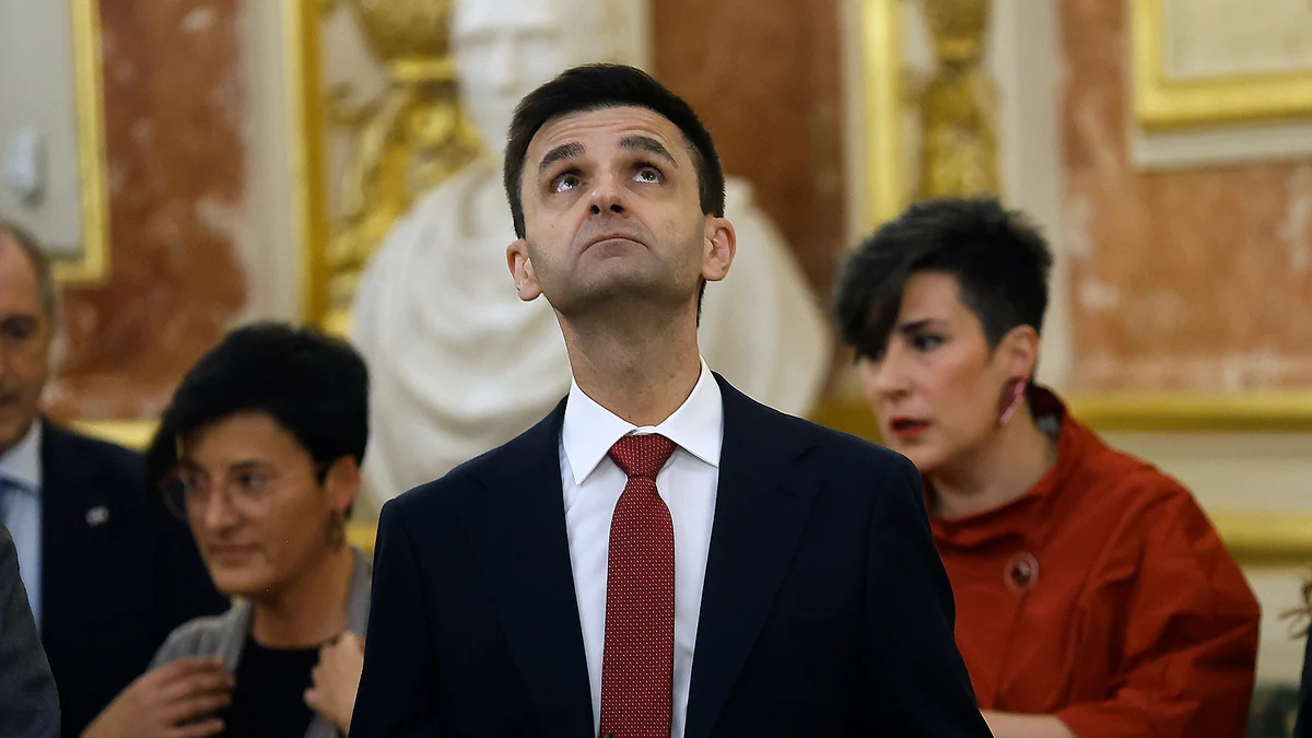 Las dos caras de la guerra de las televisiones públicas por el IVA: perdón de Hacienda a RTVE y lucha judicial para sacar 300 millones a las autómicas