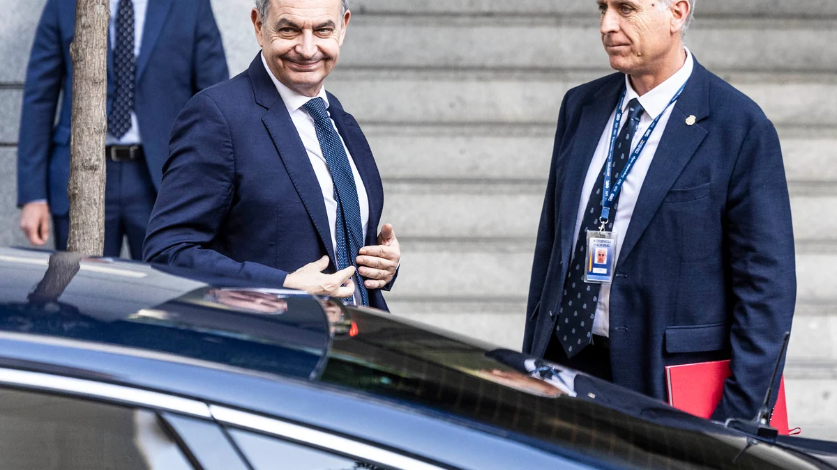 Los movimientos de Zapatero tras la detención de ‘Julito’ por Plus Ultra: “¿De cuándo es la primera factura de Análisis Relevante?”