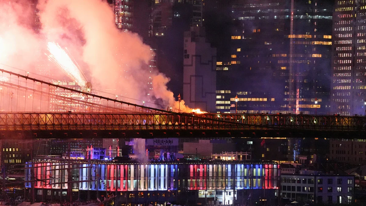 Se desató un incendio en el puente de Brooklyn durante el espectáculo de fuegos artificiales del 4 de julio en Nueva York